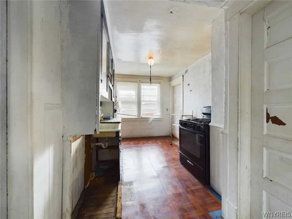 106 Esser Avenue, Buffalo, New York 14207, Buffalo, New York 14207, 4 Bedrooms Bedrooms, ,2 BathroomsBathrooms,Residential,For Sale,106 Esser Avenue, Buffalo, New York 14207,0,B1665045