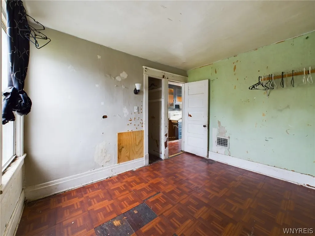 106 Esser Avenue, Buffalo, New York 14207, Buffalo, New York 14207, 4 Bedrooms Bedrooms, ,2 BathroomsBathrooms,Residential,For Sale,106 Esser Avenue, Buffalo, New York 14207,0,B1665045