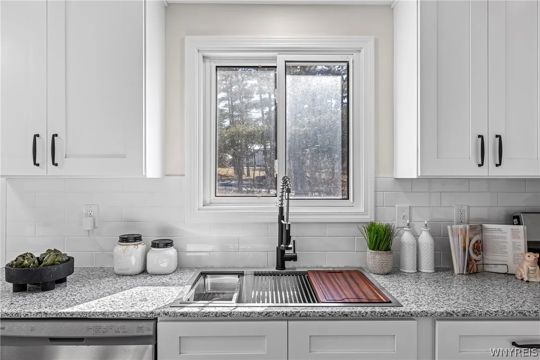 3925 Sharondale Drive, Hamburg, New York 14075, Hamburg, New York 14075, 4 Bedrooms Bedrooms, 9 Rooms Rooms,1 BathroomBathrooms,Residential,For Sale,3925 Sharondale Drive, Hamburg, New York 14075,0,B1665123