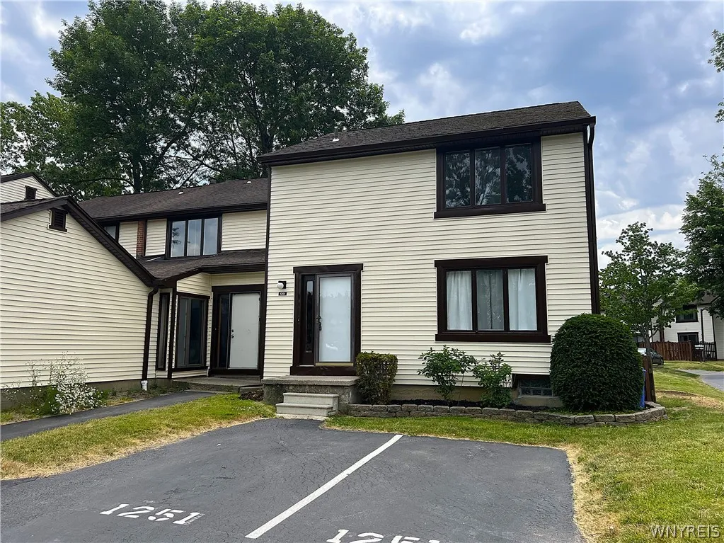 1251 Charlesgate Circle, Amherst, New York 14051, Amherst, New York 14051, 2 Bedrooms Bedrooms, 8 Rooms Rooms,2 BathroomsBathrooms,Residential,For Sale,1251 Charlesgate Circle, Amherst, New York 14051,0,B1663959