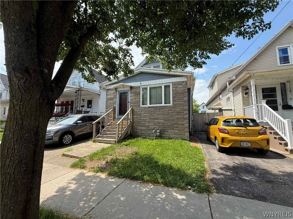 228 Newfield Street, Buffalo, New York 14207, Buffalo, New York 14207, 4 Bedrooms Bedrooms, 6 Rooms Rooms,1 BathroomBathrooms,Residential,For Sale,228 Newfield Street, Buffalo, New York 14207,0,B1664087