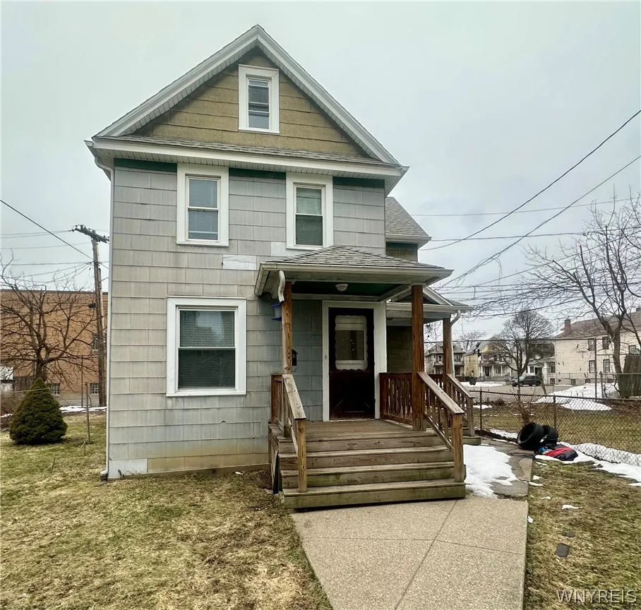 34 Hayden Street Back, Buffalo, New York 14210, Buffalo, New York 14210, 3 Bedrooms Bedrooms, 6 Rooms Rooms,1 BathroomBathrooms,Residential Lease,For Rent,34 Hayden Street Back, Buffalo, New York 14210,0,B1664844