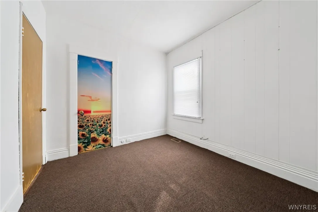 20 Deer Street, Buffalo, New York 14207, Buffalo, New York 14207, 5 Bedrooms Bedrooms, 6 Rooms Rooms,1 BathroomBathrooms,Residential,For Sale,20 Deer Street, Buffalo, New York 14207,0,B1665438