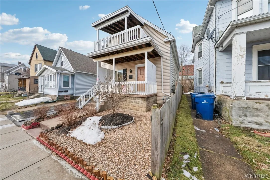20 Deer Street, Buffalo, New York 14207, Buffalo, New York 14207, 5 Bedrooms Bedrooms, 6 Rooms Rooms,1 BathroomBathrooms,Residential,For Sale,20 Deer Street, Buffalo, New York 14207,0,B1665438