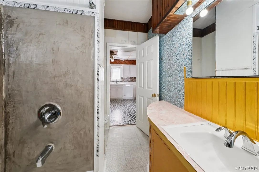 20 Deer Street, Buffalo, New York 14207, Buffalo, New York 14207, 5 Bedrooms Bedrooms, 6 Rooms Rooms,1 BathroomBathrooms,Residential,For Sale,20 Deer Street, Buffalo, New York 14207,0,B1665438