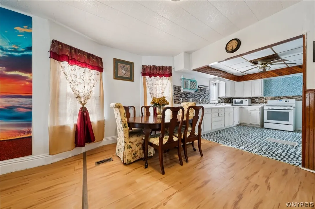 20 Deer Street, Buffalo, New York 14207, Buffalo, New York 14207, 5 Bedrooms Bedrooms, 6 Rooms Rooms,1 BathroomBathrooms,Residential,For Sale,20 Deer Street, Buffalo, New York 14207,0,B1665438