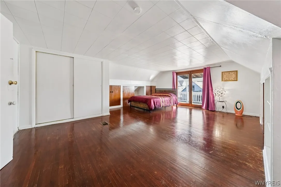 20 Deer Street, Buffalo, New York 14207, Buffalo, New York 14207, 5 Bedrooms Bedrooms, 6 Rooms Rooms,1 BathroomBathrooms,Residential,For Sale,20 Deer Street, Buffalo, New York 14207,0,B1665438