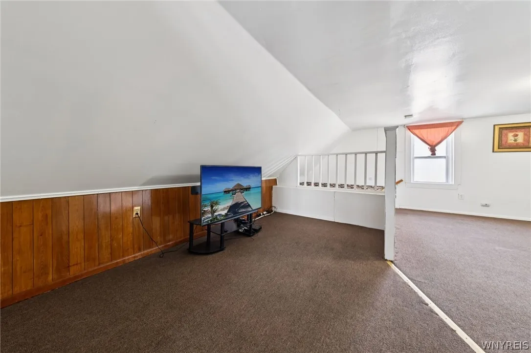 20 Deer Street, Buffalo, New York 14207, Buffalo, New York 14207, 5 Bedrooms Bedrooms, 6 Rooms Rooms,1 BathroomBathrooms,Residential,For Sale,20 Deer Street, Buffalo, New York 14207,0,B1665438