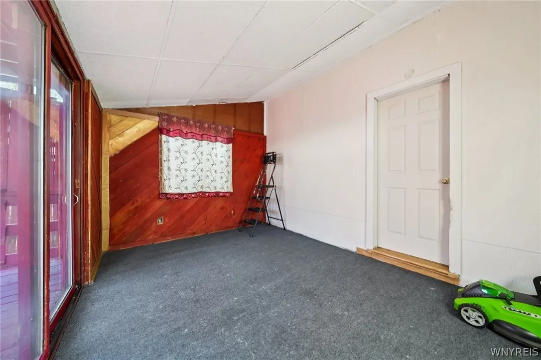 20 Deer Street, Buffalo, New York 14207, Buffalo, New York 14207, 5 Bedrooms Bedrooms, 6 Rooms Rooms,1 BathroomBathrooms,Residential,For Sale,20 Deer Street, Buffalo, New York 14207,0,B1665438