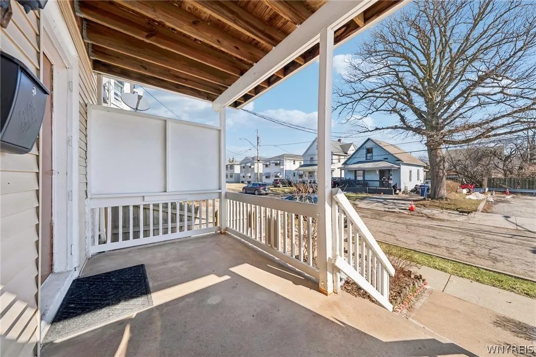 20 Deer Street, Buffalo, New York 14207, Buffalo, New York 14207, 5 Bedrooms Bedrooms, 6 Rooms Rooms,1 BathroomBathrooms,Residential,For Sale,20 Deer Street, Buffalo, New York 14207,0,B1665438