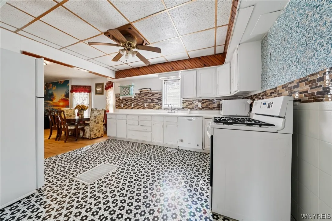 20 Deer Street, Buffalo, New York 14207, Buffalo, New York 14207, 5 Bedrooms Bedrooms, 6 Rooms Rooms,1 BathroomBathrooms,Residential,For Sale,20 Deer Street, Buffalo, New York 14207,0,B1665438