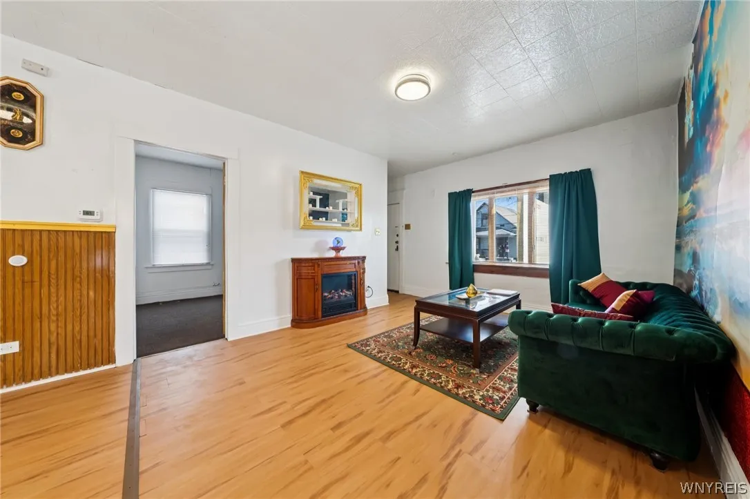 20 Deer Street, Buffalo, New York 14207, Buffalo, New York 14207, 5 Bedrooms Bedrooms, 6 Rooms Rooms,1 BathroomBathrooms,Residential,For Sale,20 Deer Street, Buffalo, New York 14207,0,B1665438