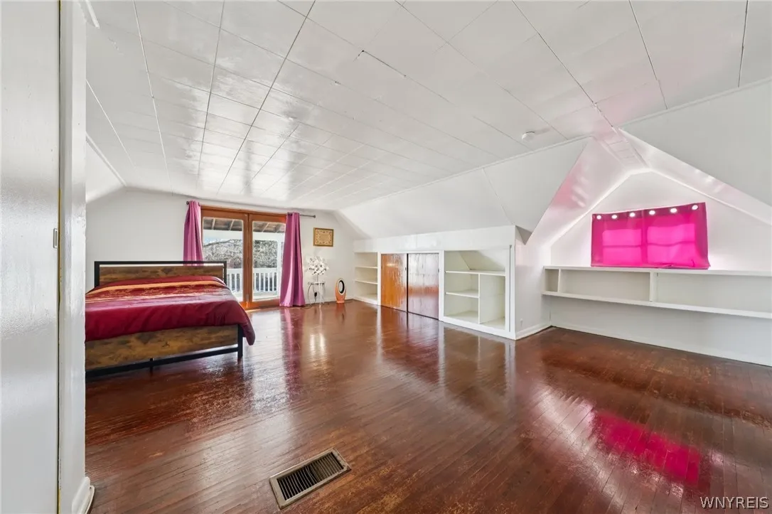 20 Deer Street, Buffalo, New York 14207, Buffalo, New York 14207, 5 Bedrooms Bedrooms, 6 Rooms Rooms,1 BathroomBathrooms,Residential,For Sale,20 Deer Street, Buffalo, New York 14207,0,B1665438