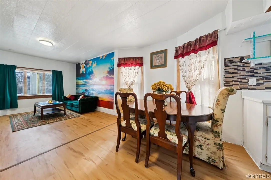 20 Deer Street, Buffalo, New York 14207, Buffalo, New York 14207, 5 Bedrooms Bedrooms, 6 Rooms Rooms,1 BathroomBathrooms,Residential,For Sale,20 Deer Street, Buffalo, New York 14207,0,B1665438