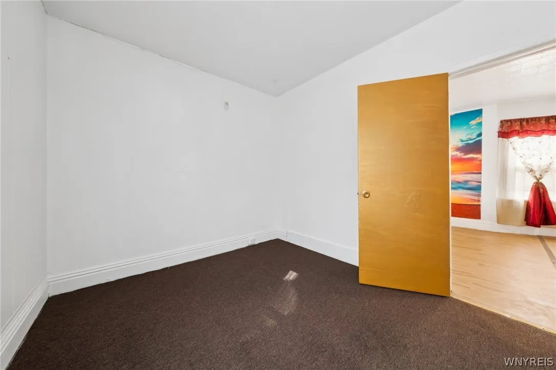 20 Deer Street, Buffalo, New York 14207, Buffalo, New York 14207, 5 Bedrooms Bedrooms, 6 Rooms Rooms,1 BathroomBathrooms,Residential,For Sale,20 Deer Street, Buffalo, New York 14207,0,B1665438