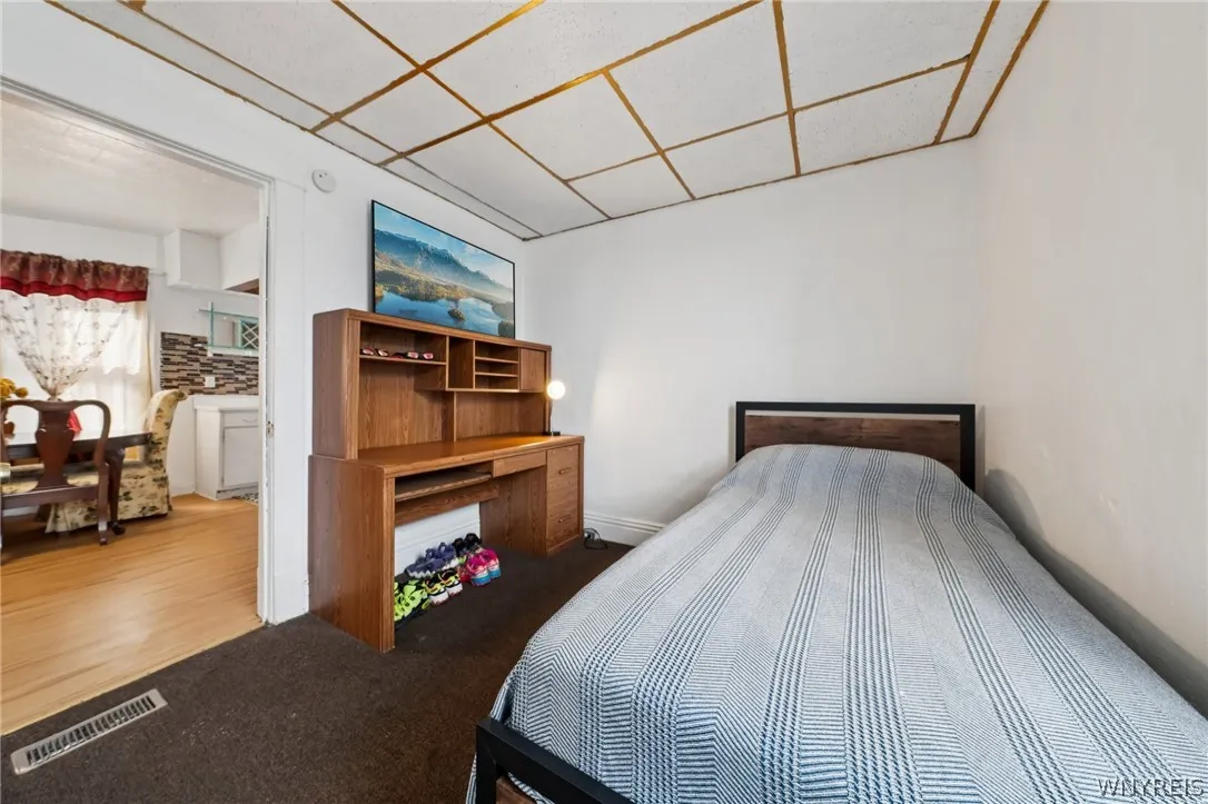 20 Deer Street, Buffalo, New York 14207, Buffalo, New York 14207, 5 Bedrooms Bedrooms, 6 Rooms Rooms,1 BathroomBathrooms,Residential,For Sale,20 Deer Street, Buffalo, New York 14207,0,B1665438