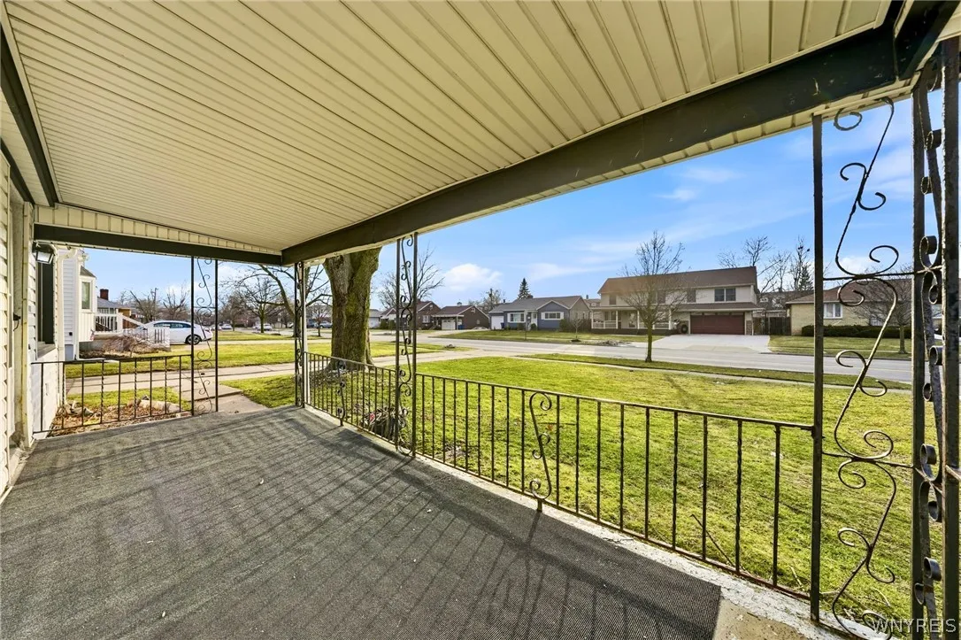 4727 North Bailey Avenue, Amherst, New York 14226, Amherst, New York 14226, 3 Bedrooms Bedrooms, 6 Rooms Rooms,2 BathroomsBathrooms,Residential,For Sale,4727 North Bailey Avenue, Amherst, New York 14226,0,B1665490