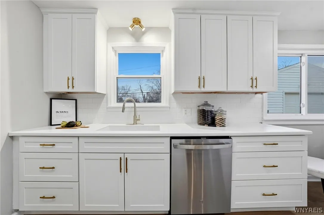 4727 North Bailey Avenue, Amherst, New York 14226, Amherst, New York 14226, 3 Bedrooms Bedrooms, 6 Rooms Rooms,2 BathroomsBathrooms,Residential,For Sale,4727 North Bailey Avenue, Amherst, New York 14226,0,B1665490