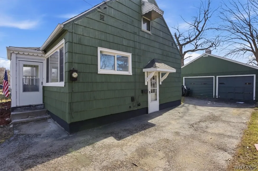 647 Christiana Street, North Tonawanda, New York 1, North Tonawanda, New York 14120, 4 Bedrooms Bedrooms, 11 Rooms Rooms,1 BathroomBathrooms,Residential,For Sale,647 Christiana Street, North Tonawanda, New York 1,0,B1665592