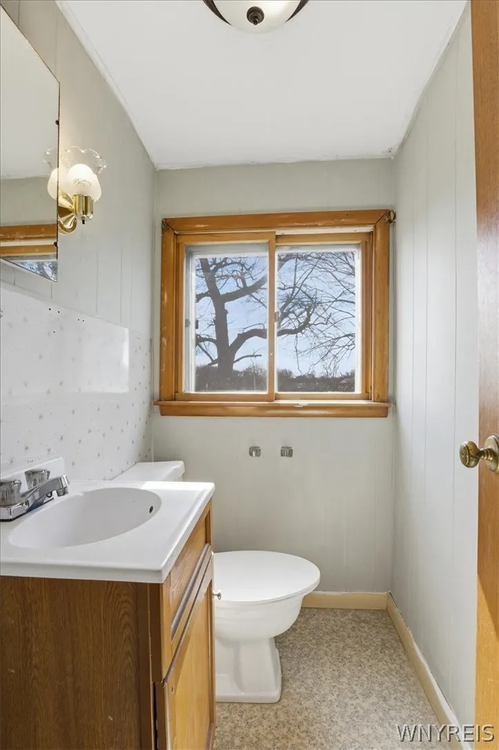 647 Christiana Street, North Tonawanda, New York 1, North Tonawanda, New York 14120, 4 Bedrooms Bedrooms, 11 Rooms Rooms,1 BathroomBathrooms,Residential,For Sale,647 Christiana Street, North Tonawanda, New York 1,0,B1665592
