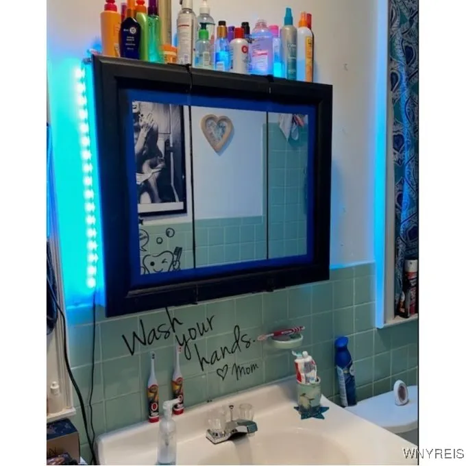 81 Thompson Street, Buffalo, New York 14207, Buffalo, New York 14207, 4 Bedrooms Bedrooms, 4 Rooms Rooms,1 BathroomBathrooms,Residential,For Sale,81 Thompson Street, Buffalo, New York 14207,0,B1660621