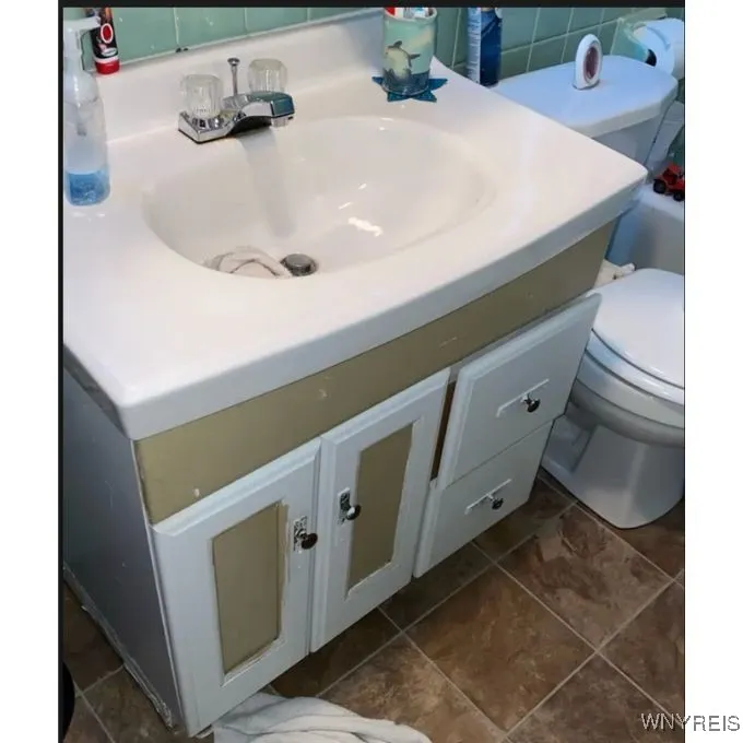 81 Thompson Street, Buffalo, New York 14207, Buffalo, New York 14207, 4 Bedrooms Bedrooms, 4 Rooms Rooms,1 BathroomBathrooms,Residential,For Sale,81 Thompson Street, Buffalo, New York 14207,0,B1660621