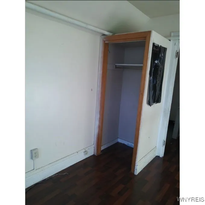 81 Thompson Street, Buffalo, New York 14207, Buffalo, New York 14207, 4 Bedrooms Bedrooms, 4 Rooms Rooms,1 BathroomBathrooms,Residential,For Sale,81 Thompson Street, Buffalo, New York 14207,0,B1660621