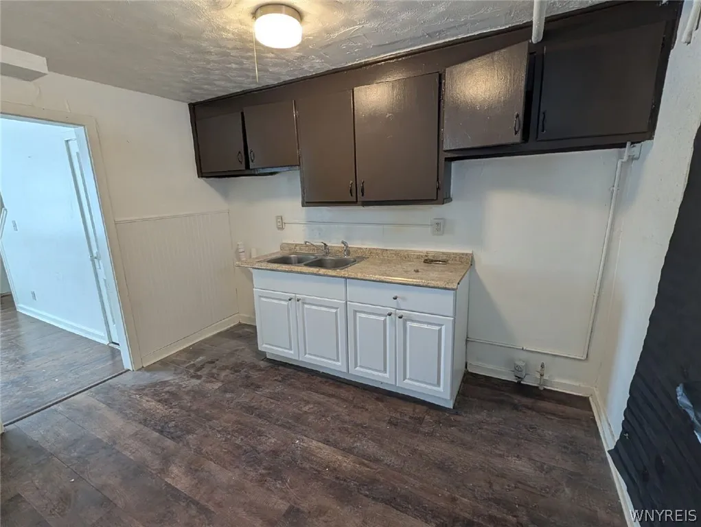 37 Lardner Court 31, Tonawanda, New York 14150, Tonawanda, New York 14150, 8 Bedrooms Bedrooms, ,4 BathroomsBathrooms,Residential,For Sale,37 Lardner Court 31, Tonawanda, New York 14150,0,B1665528