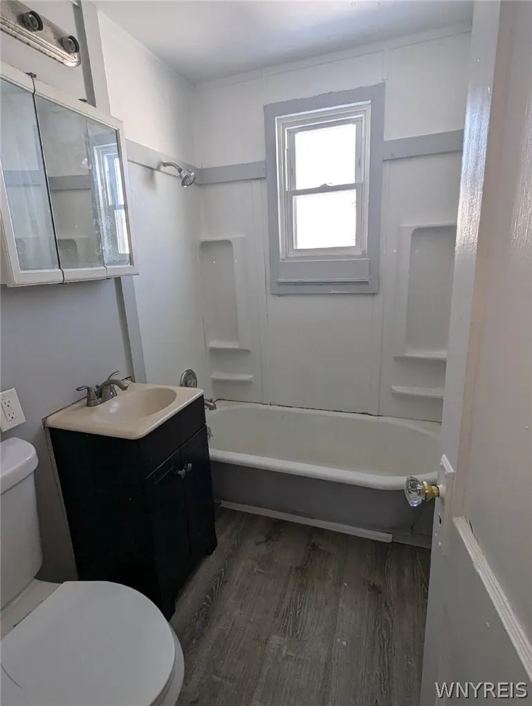 37 Lardner Court 31, Tonawanda, New York 14150, Tonawanda, New York 14150, 8 Bedrooms Bedrooms, ,4 BathroomsBathrooms,Residential,For Sale,37 Lardner Court 31, Tonawanda, New York 14150,0,B1665528