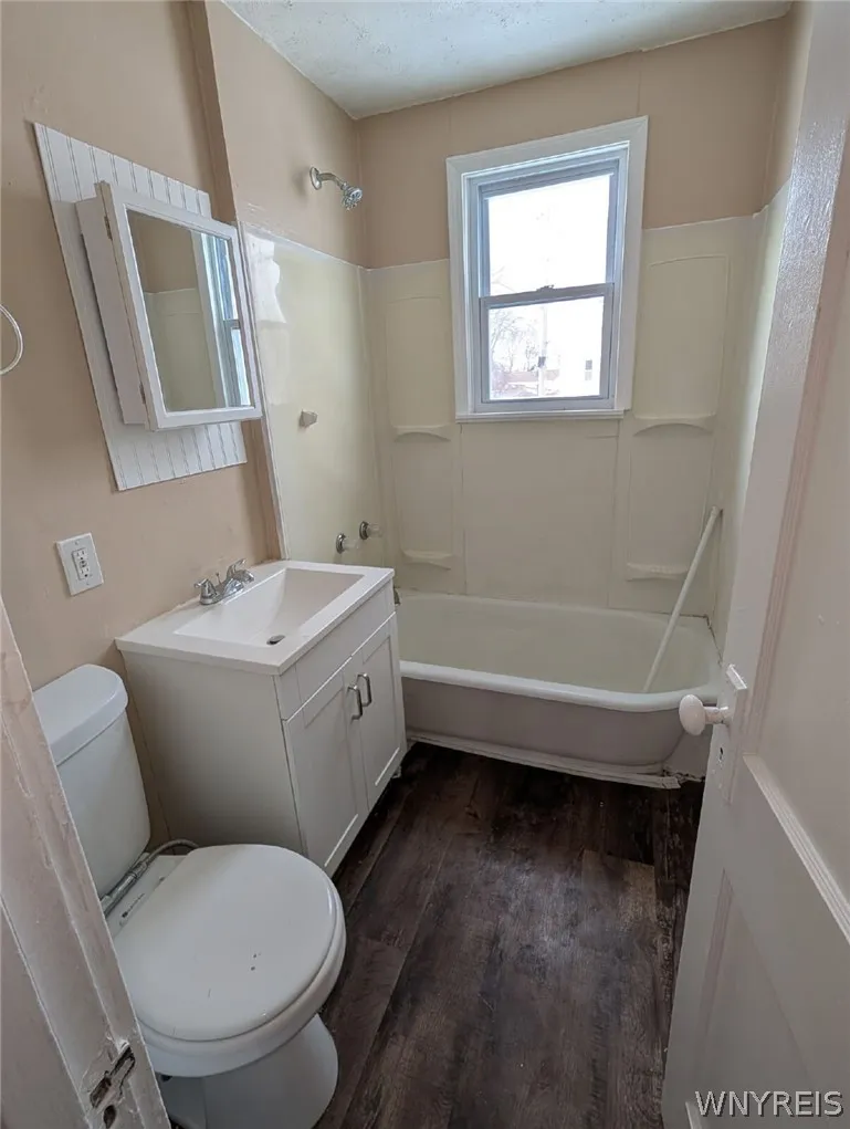 37 Lardner Court 31, Tonawanda, New York 14150, Tonawanda, New York 14150, 8 Bedrooms Bedrooms, ,4 BathroomsBathrooms,Residential,For Sale,37 Lardner Court 31, Tonawanda, New York 14150,0,B1665528