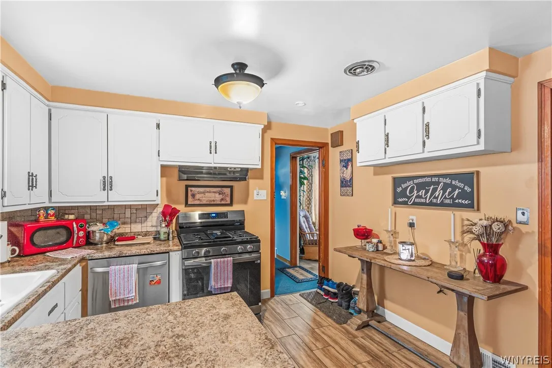 165 Tremont Avenue, Tonawanda, New York 14217, Tonawanda, New York 14217, 4 Bedrooms Bedrooms, ,2 BathroomsBathrooms,Residential,For Sale,165 Tremont Avenue, Tonawanda, New York 14217,0,B1665265