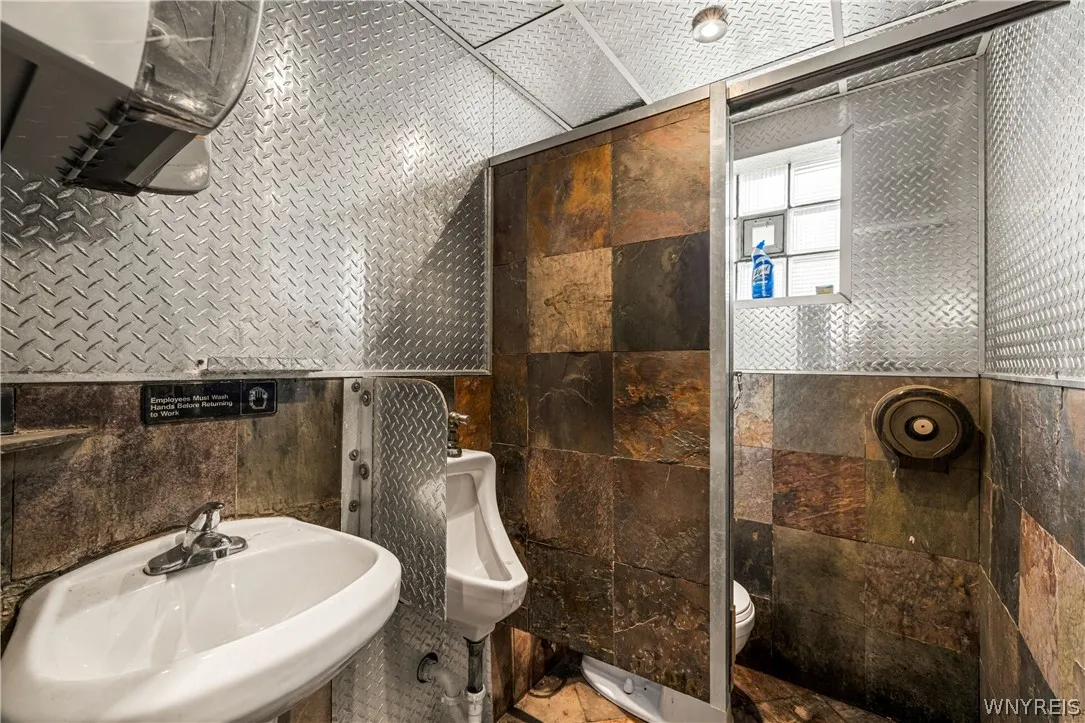 967 Kenmore Avenue, Tonawanda, New York 14217, Tonawanda, New York 14217, 3 Rooms Rooms,Commercial Sale,For Sale,967 Kenmore Avenue, Tonawanda, New York 14217,0,B1665555