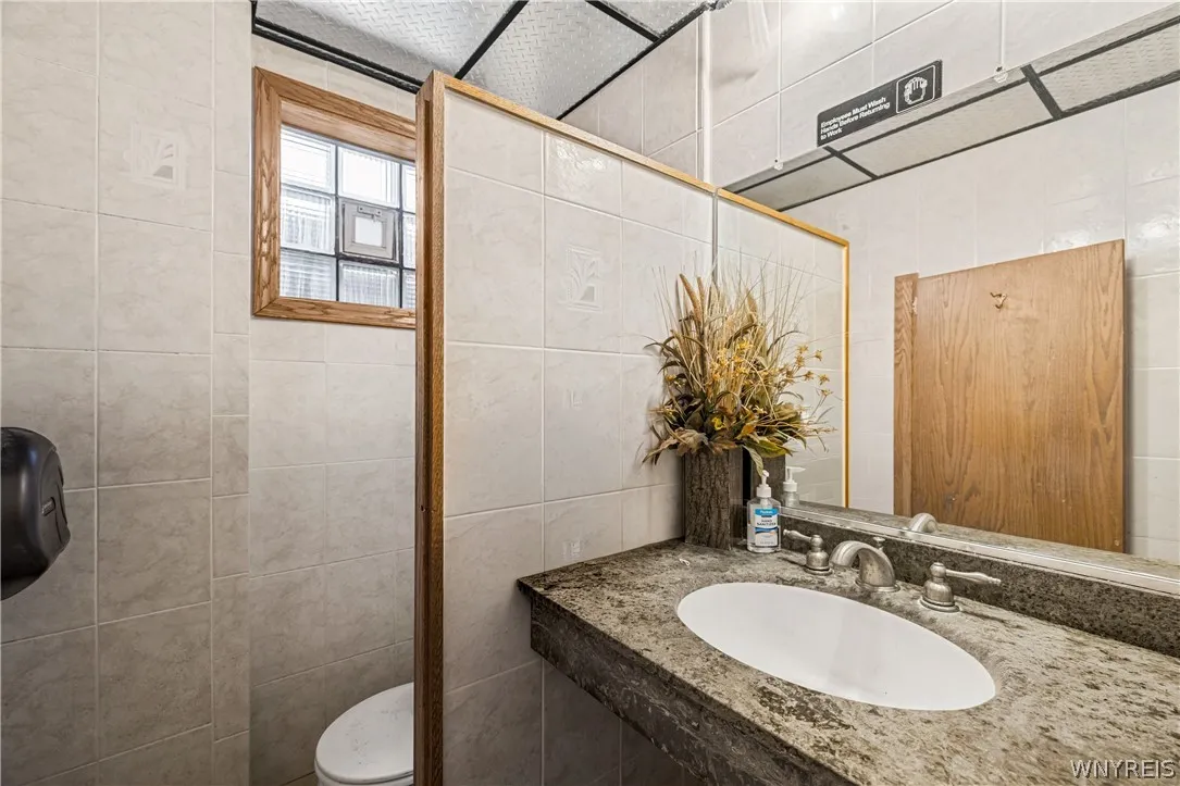 967 Kenmore Avenue, Tonawanda, New York 14217, Tonawanda, New York 14217, 3 Rooms Rooms,Commercial Sale,For Sale,967 Kenmore Avenue, Tonawanda, New York 14217,0,B1665555