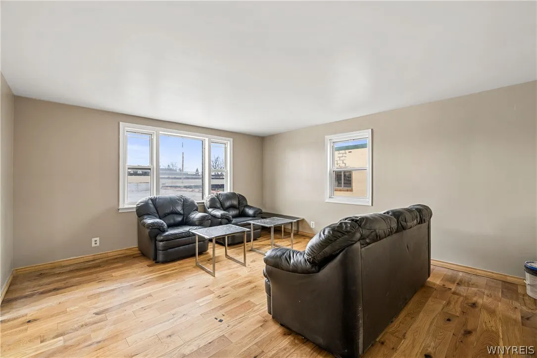 967 Kenmore Avenue, Tonawanda, New York 14217, Tonawanda, New York 14217, 3 Rooms Rooms,Commercial Sale,For Sale,967 Kenmore Avenue, Tonawanda, New York 14217,0,B1665555