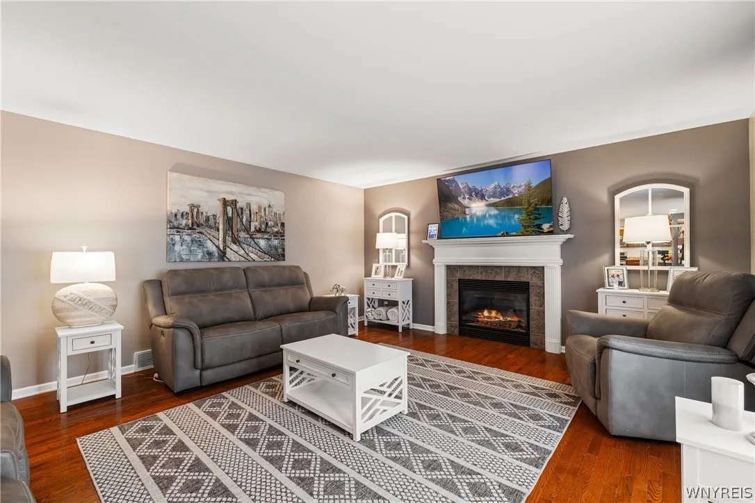 2360 Agassiz Drive, Hamburg, New York 14085, Hamburg, New York 14085, 3 Bedrooms Bedrooms, 11 Rooms Rooms,2 BathroomsBathrooms,Residential,For Sale,2360 Agassiz Drive, Hamburg, New York 14085,0,B1665866