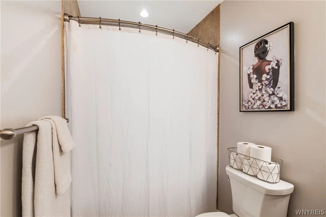 Primary Bedroom en-suite