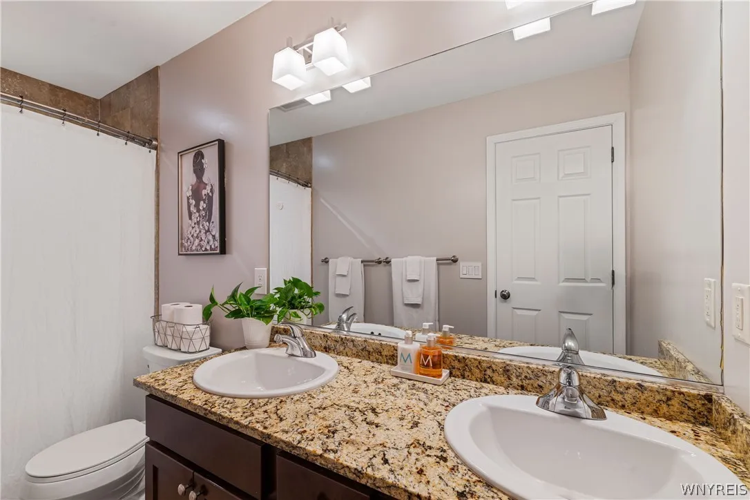 Primary Bedroom en-suite