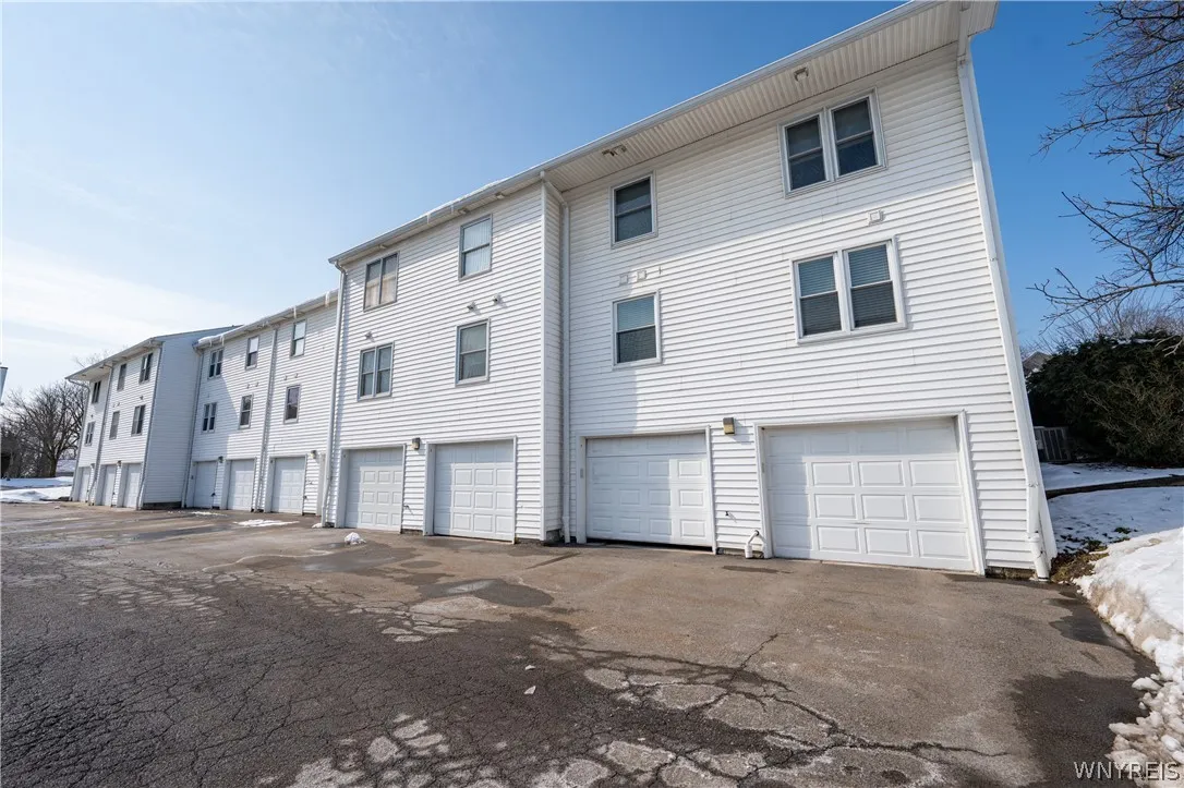 950 Hopkins Rd. A, Amherst, New York 14221, Amherst, New York 14221, 2 Bedrooms Bedrooms, 5 Rooms Rooms,2 BathroomsBathrooms,Residential,For Sale,950 Hopkins Rd. A, Amherst, New York 14221,0,B1665664