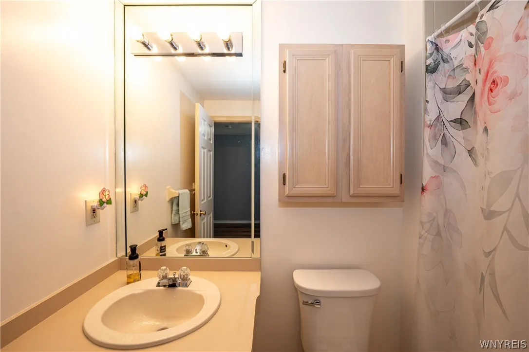 950 Hopkins Rd. A, Amherst, New York 14221, Amherst, New York 14221, 2 Bedrooms Bedrooms, 5 Rooms Rooms,2 BathroomsBathrooms,Residential,For Sale,950 Hopkins Rd. A, Amherst, New York 14221,0,B1665664