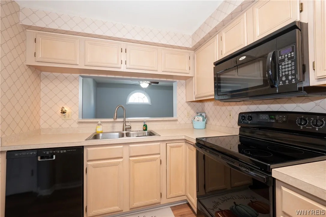 950 Hopkins Rd. A, Amherst, New York 14221, Amherst, New York 14221, 2 Bedrooms Bedrooms, 5 Rooms Rooms,2 BathroomsBathrooms,Residential,For Sale,950 Hopkins Rd. A, Amherst, New York 14221,0,B1665664