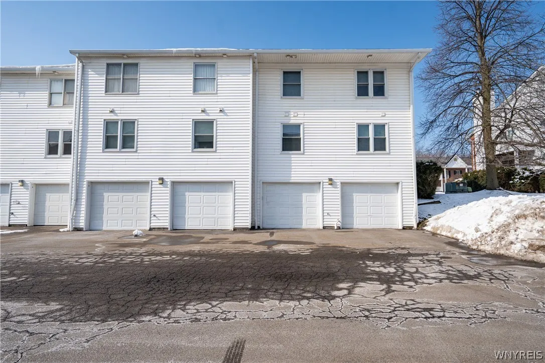 950 Hopkins Rd. A, Amherst, New York 14221, Amherst, New York 14221, 2 Bedrooms Bedrooms, 5 Rooms Rooms,2 BathroomsBathrooms,Residential,For Sale,950 Hopkins Rd. A, Amherst, New York 14221,0,B1665664