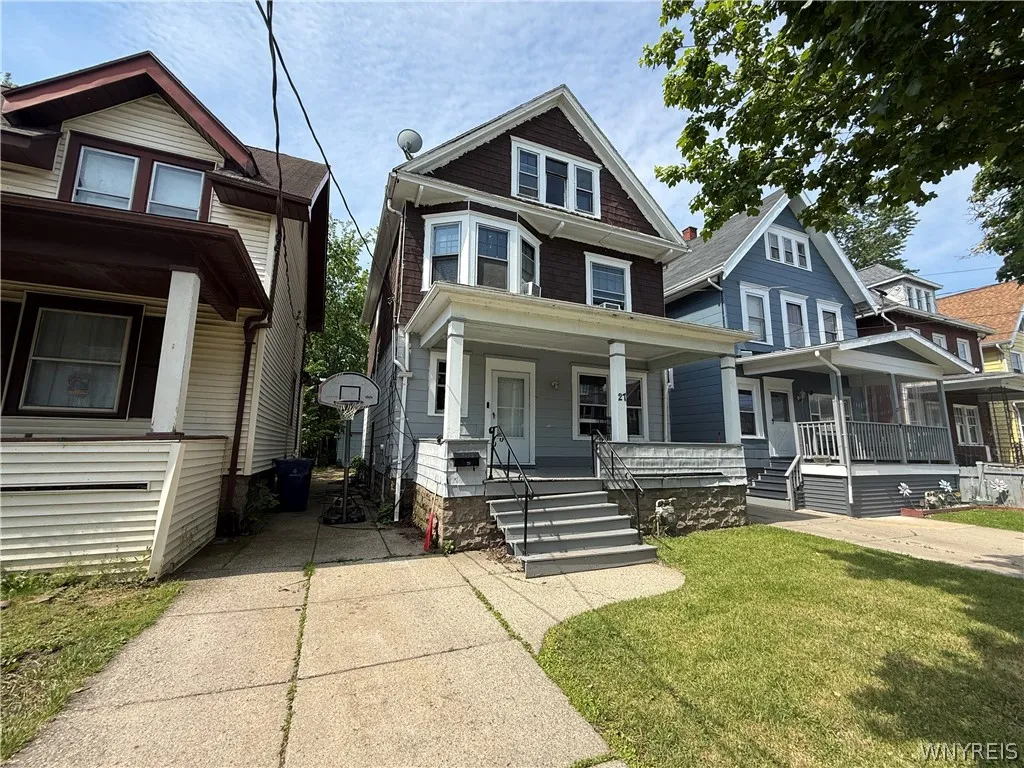 27 Albert Avenue, Buffalo, New York 14207, Buffalo, New York 14207, 4 Bedrooms Bedrooms, 6 Rooms Rooms,1 BathroomBathrooms,Residential,For Sale,27 Albert Avenue, Buffalo, New York 14207,0,B1664786