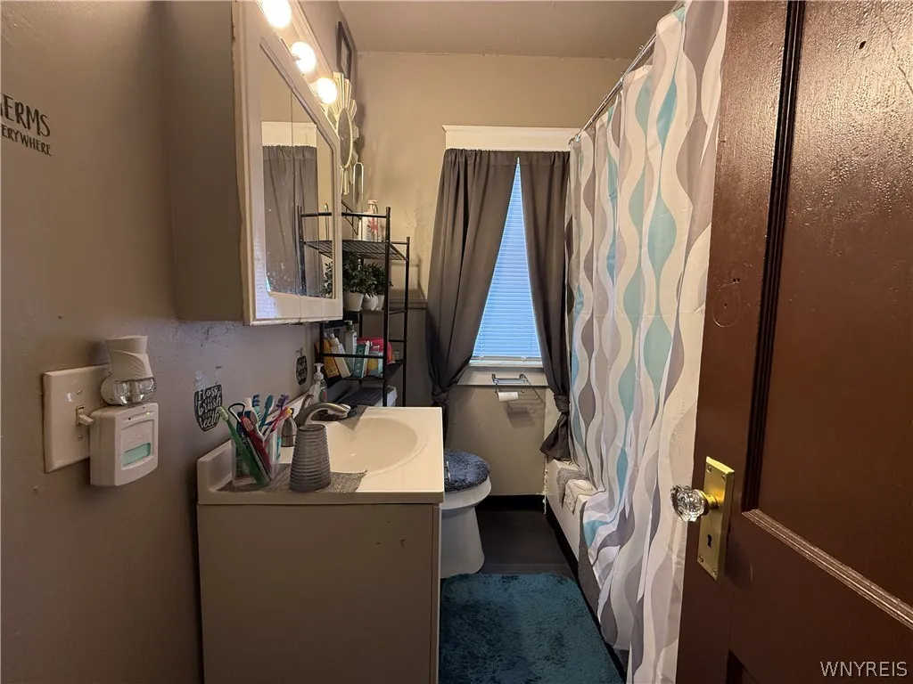 124 Newfield Street, Buffalo, New York 14207, Buffalo, New York 14207, 4 Bedrooms Bedrooms, 7 Rooms Rooms,1 BathroomBathrooms,Residential,For Sale,124 Newfield Street, Buffalo, New York 14207,0,B1664104