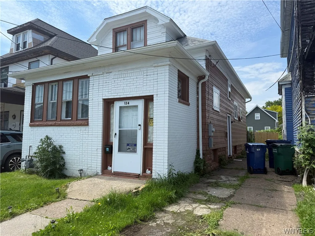 124 Newfield Street, Buffalo, New York 14207, Buffalo, New York 14207, 4 Bedrooms Bedrooms, 7 Rooms Rooms,1 BathroomBathrooms,Residential,For Sale,124 Newfield Street, Buffalo, New York 14207,0,B1664104