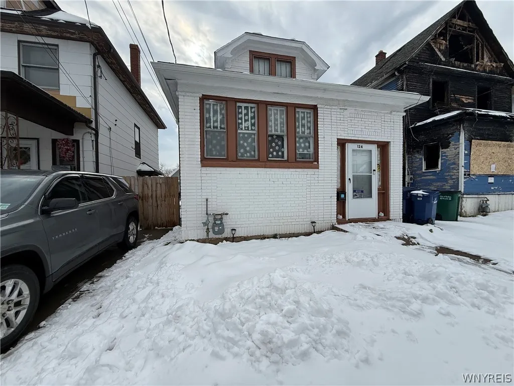 124 Newfield Street, Buffalo, New York 14207, Buffalo, New York 14207, 4 Bedrooms Bedrooms, 7 Rooms Rooms,1 BathroomBathrooms,Residential,For Sale,124 Newfield Street, Buffalo, New York 14207,0,B1664104