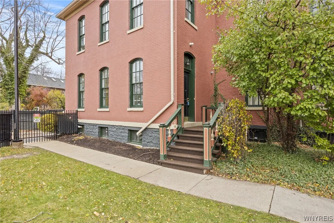 125 Edward Street 1j, Buffalo, New York 14201, Buffalo, New York 14201, 2 Bedrooms Bedrooms, 5 Rooms Rooms,1 BathroomBathrooms,Residential,For Sale,125 Edward Street 1j, Buffalo, New York 14201,0,B1666410