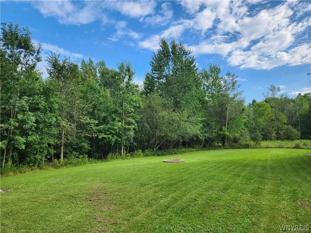 8845 County, Amherst, New York 14051, Amherst, New York 14051, 3 Bedrooms Bedrooms, 6 Rooms Rooms,2 BathroomsBathrooms,Residential Lease,For Rent,8845 County, Amherst, New York 14051,0,B1667058