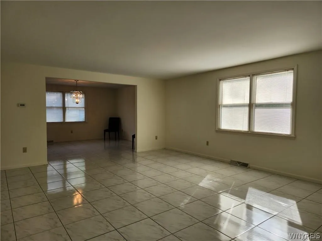 8845 County, Amherst, New York 14051, Amherst, New York 14051, 3 Bedrooms Bedrooms, 6 Rooms Rooms,2 BathroomsBathrooms,Residential Lease,For Rent,8845 County, Amherst, New York 14051,0,B1667058
