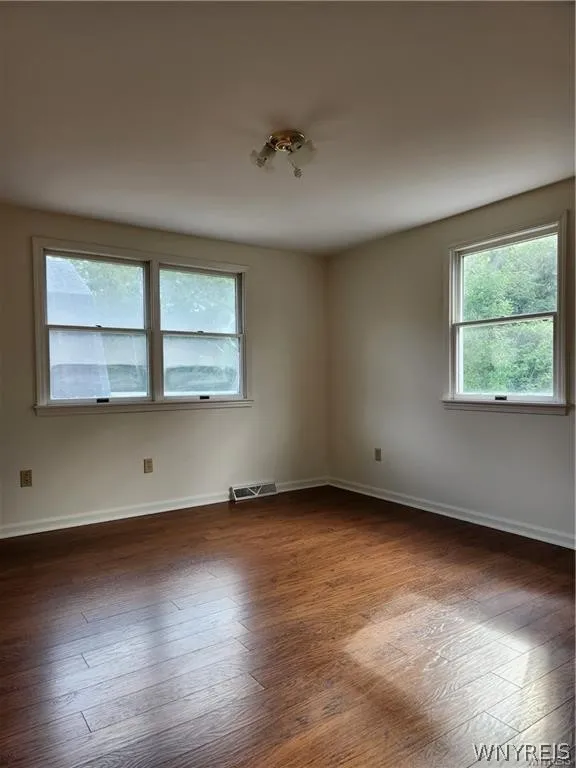 8845 County, Amherst, New York 14051, Amherst, New York 14051, 3 Bedrooms Bedrooms, 6 Rooms Rooms,2 BathroomsBathrooms,Residential Lease,For Rent,8845 County, Amherst, New York 14051,0,B1667058