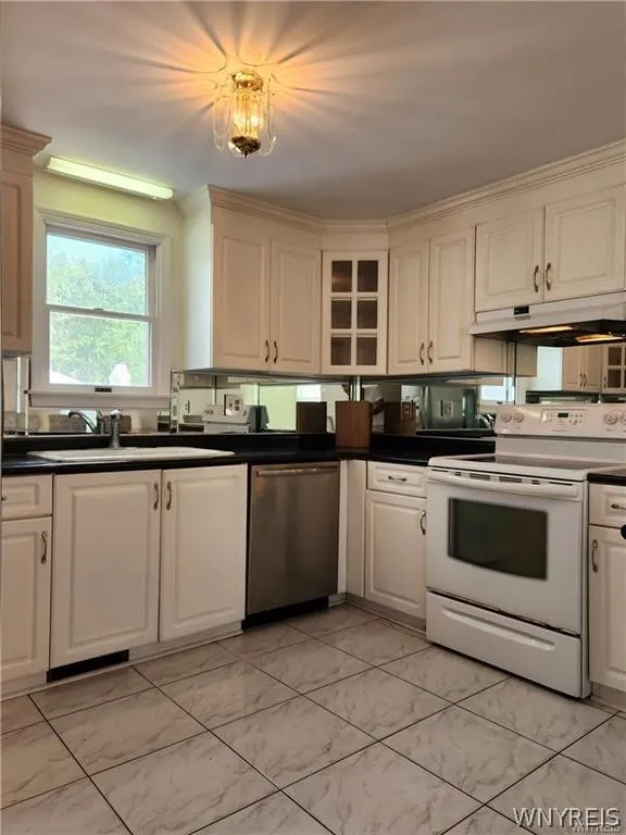 8845 County, Amherst, New York 14051, Amherst, New York 14051, 3 Bedrooms Bedrooms, 6 Rooms Rooms,2 BathroomsBathrooms,Residential Lease,For Rent,8845 County, Amherst, New York 14051,0,B1667058